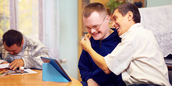 Participants sharing daily life in a supportive home