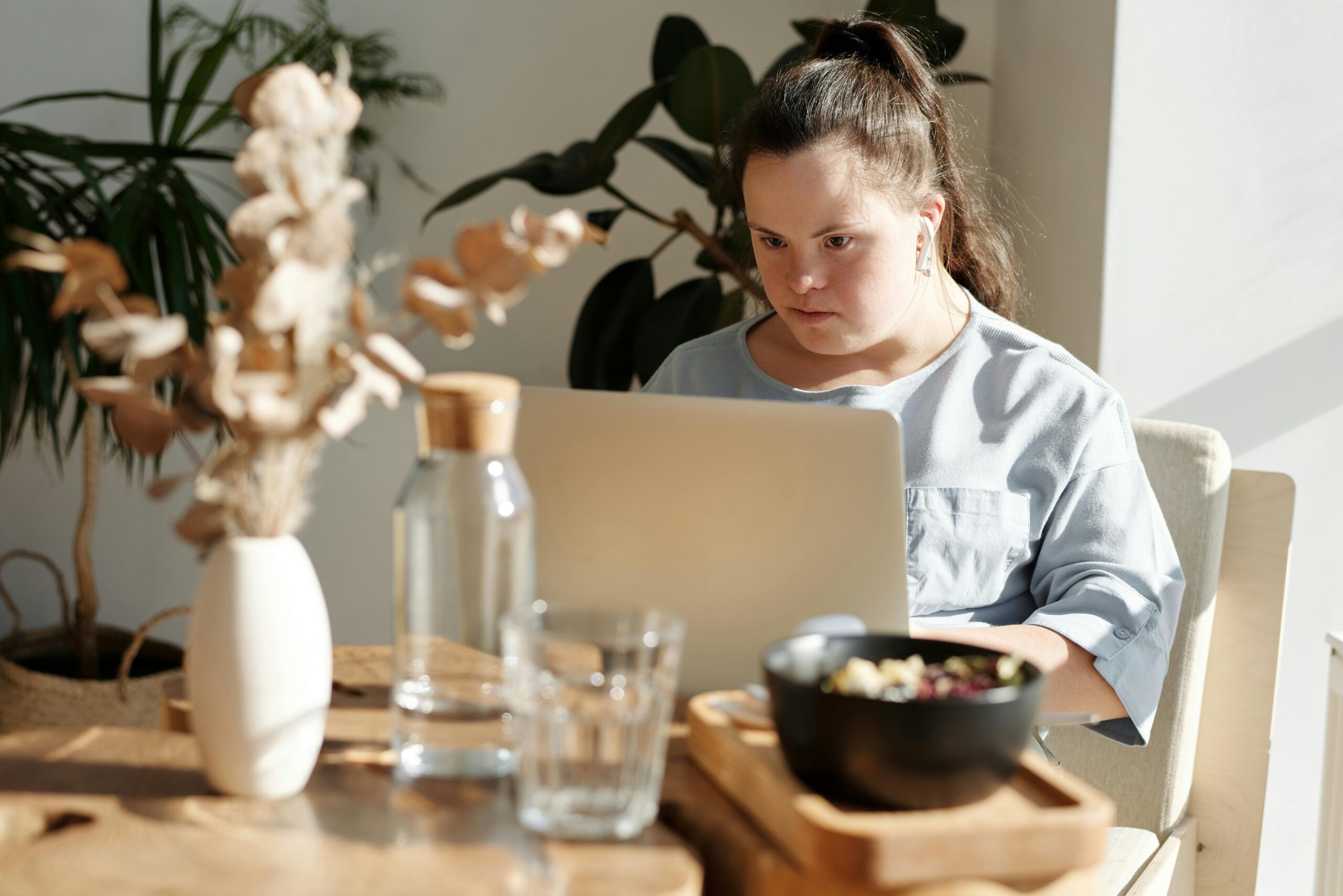 A participant building everyday skills on her laptop